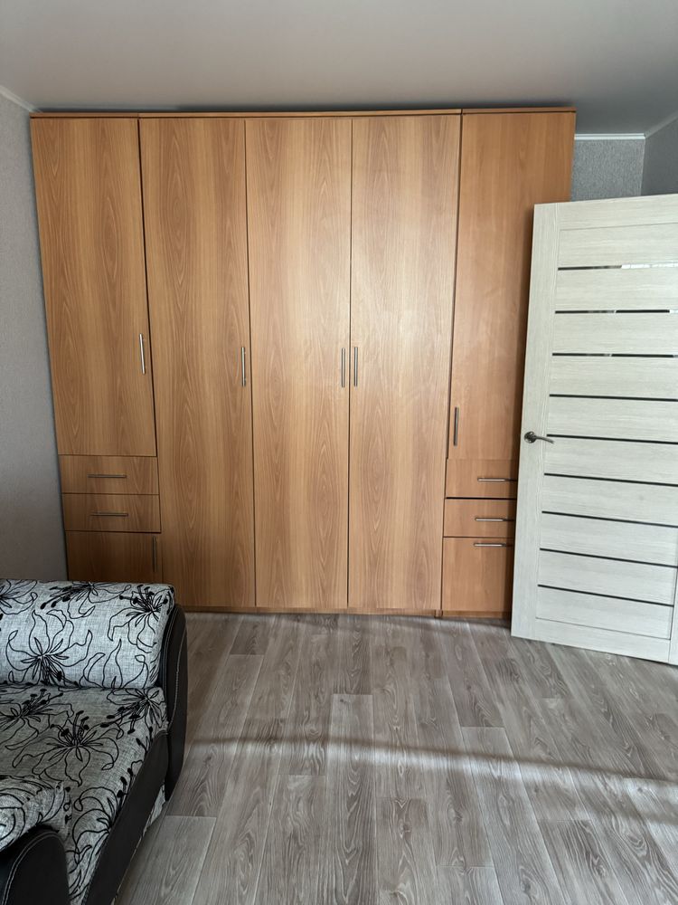 Продам диван и шкаф большой