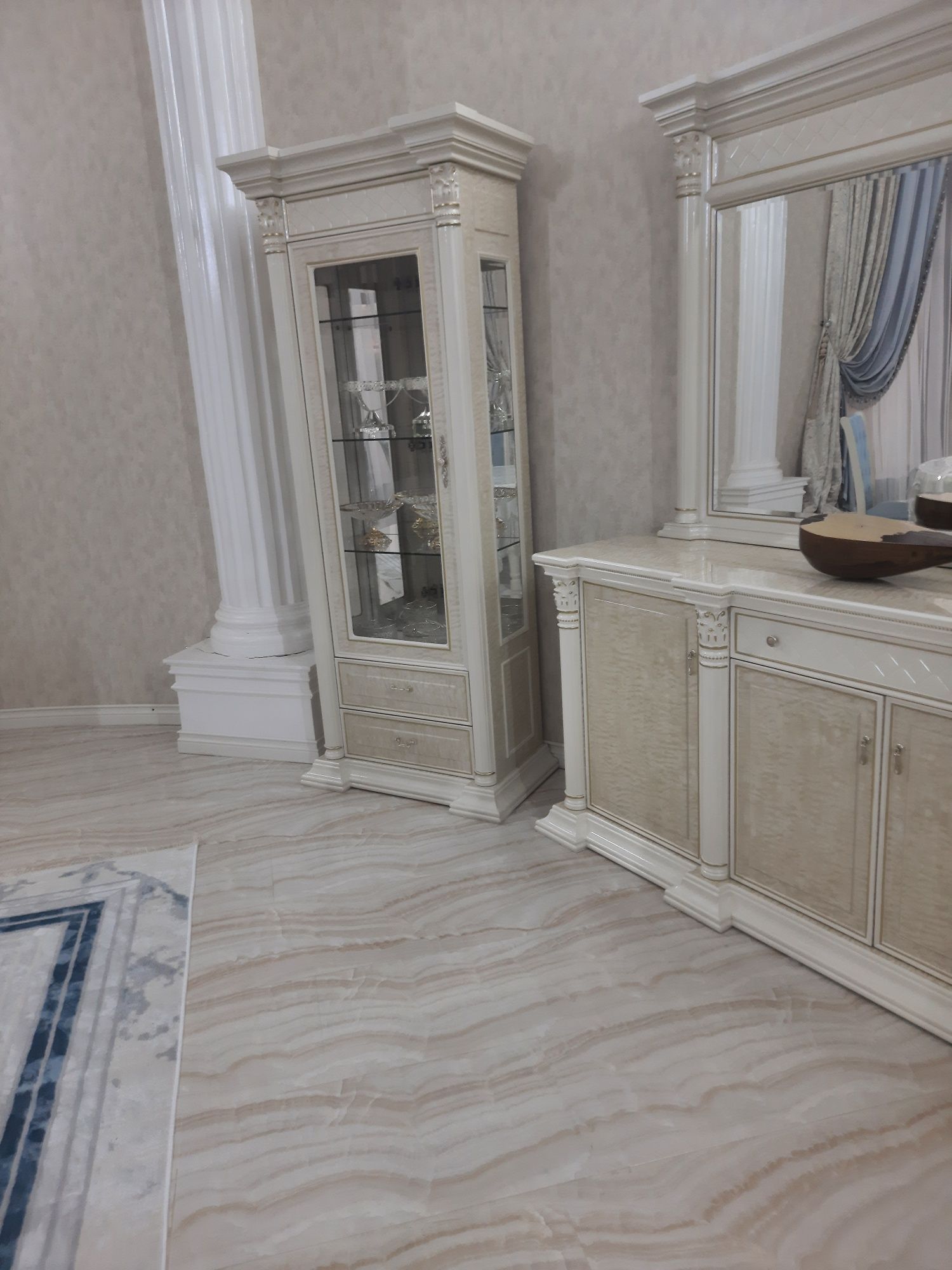 Конак болме жихазы сатылады,жаңа,стол 5 метр,жане 16 стульялар