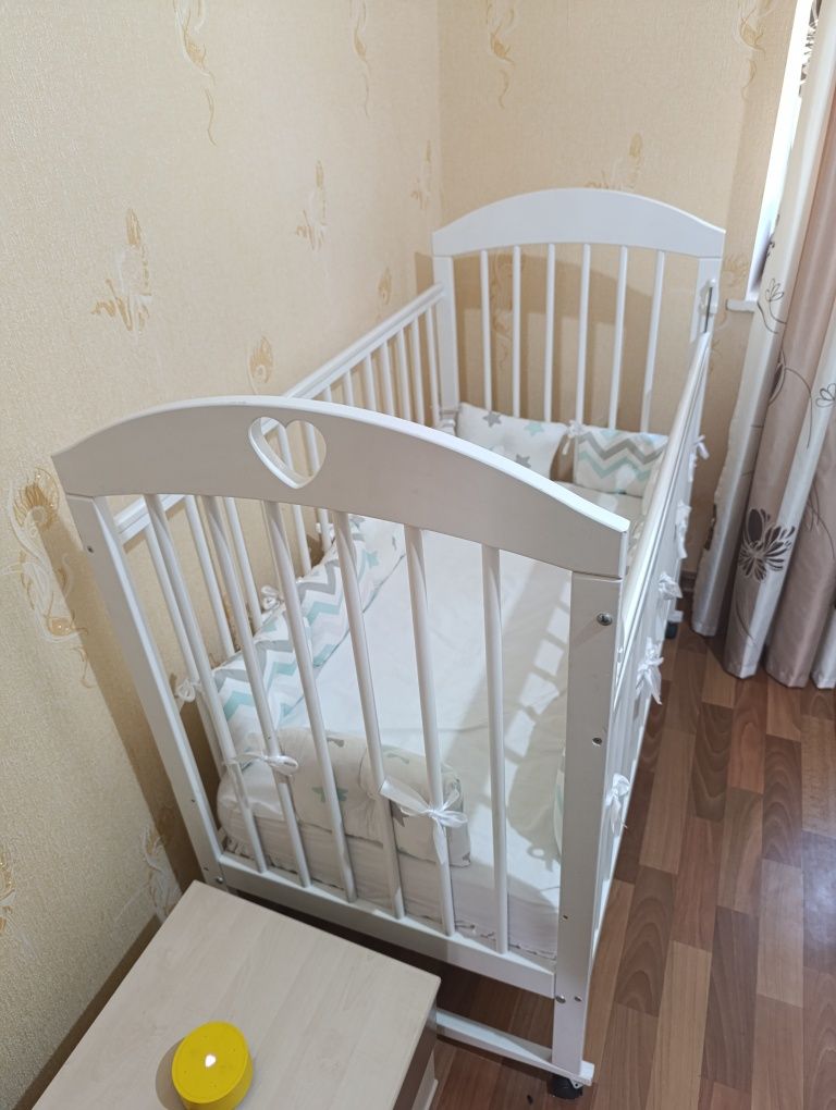 Продам детский манеж с рождения  до 4х лет