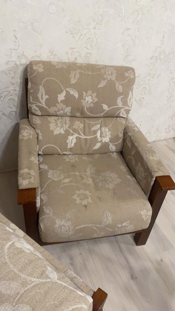 Продам диван из чистого дерево