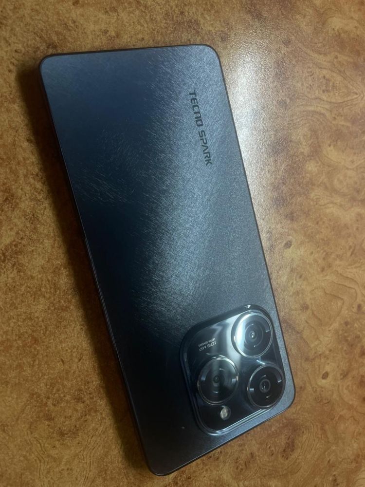 Продам ! TECNO Spark 20 Pro 8 ГБ/256 ГБ черный
