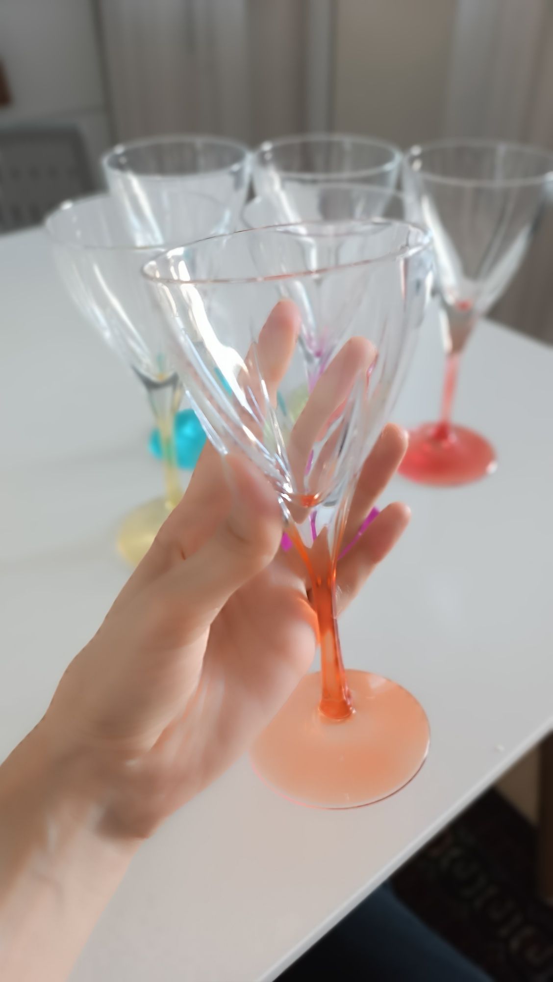 Фужеры для алкоголя с цветной ножкой