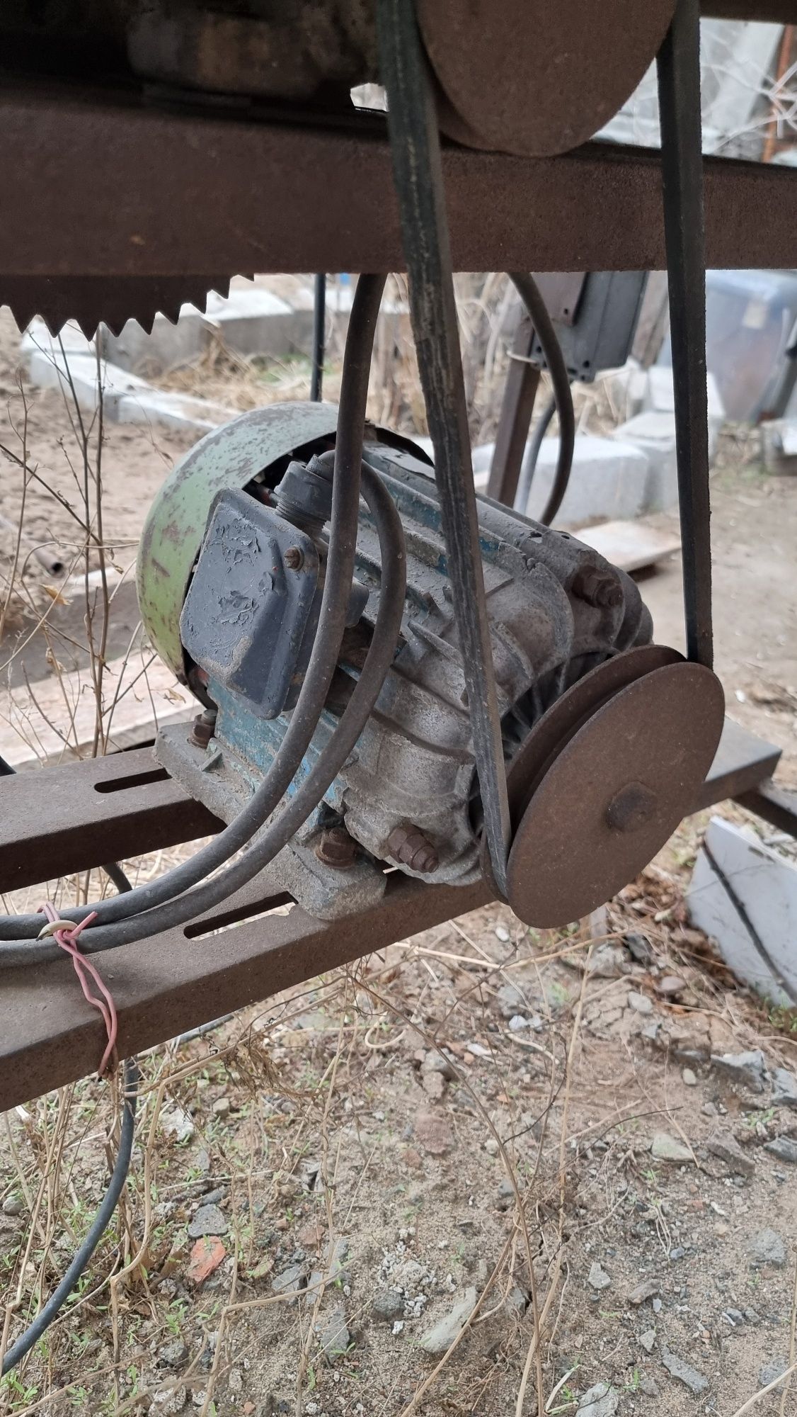 Продам циркулярку 380 в