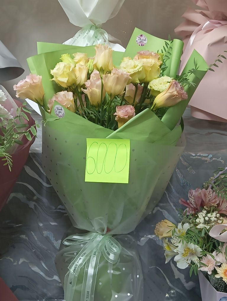 Продаю цветы в букеты.