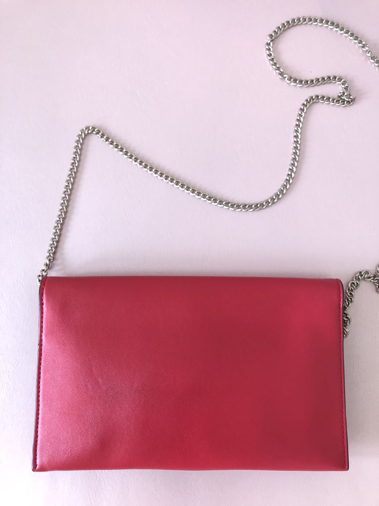 Продаётся сумка Guess. Оригинал