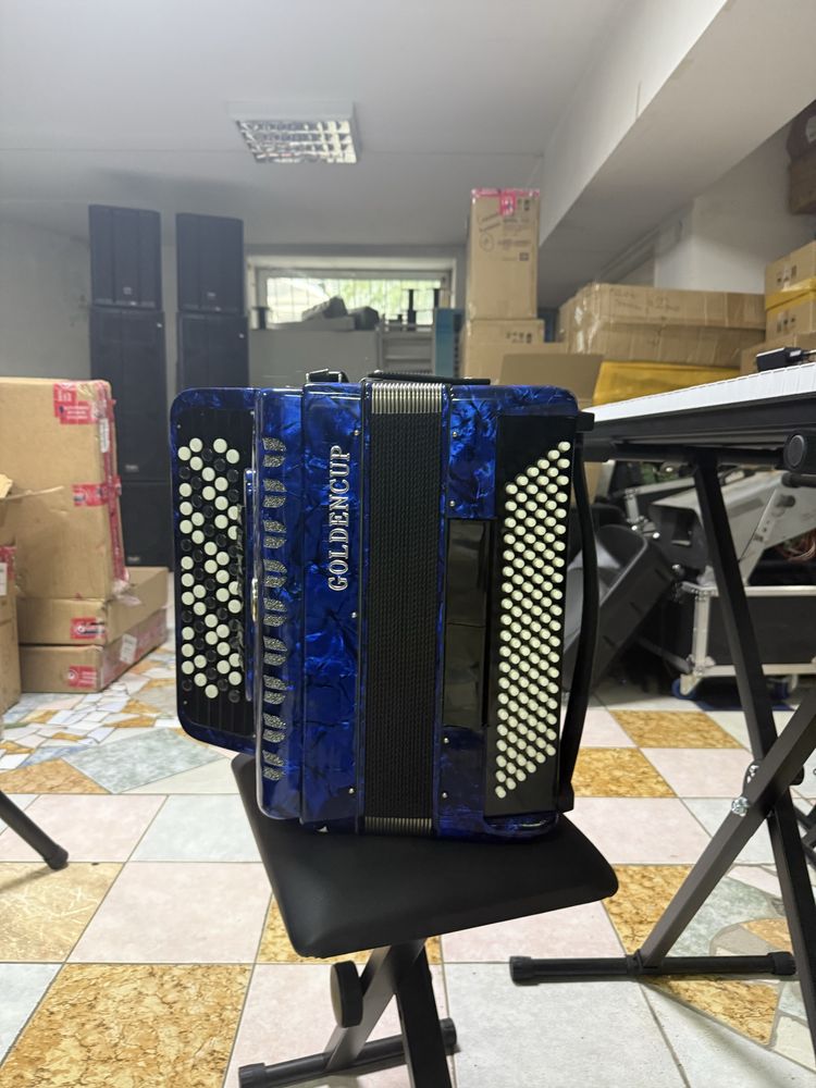 Продам новый баян в упаковке
