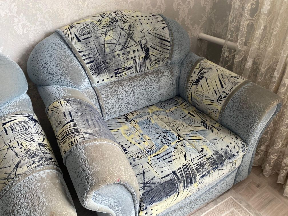 Продам диван и 2 кресла