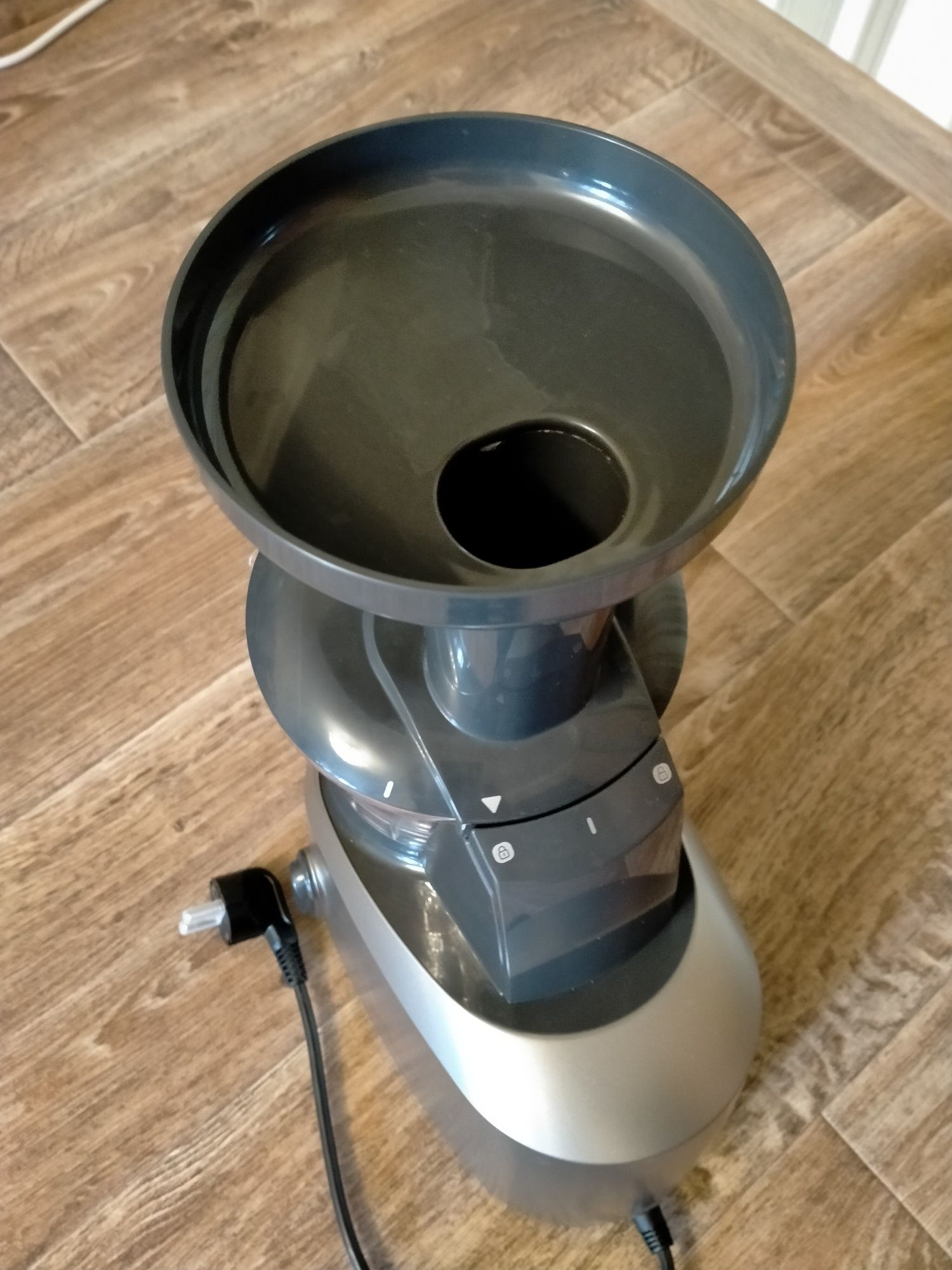 Шнековая соковыжималка Moulinex ZU255B10