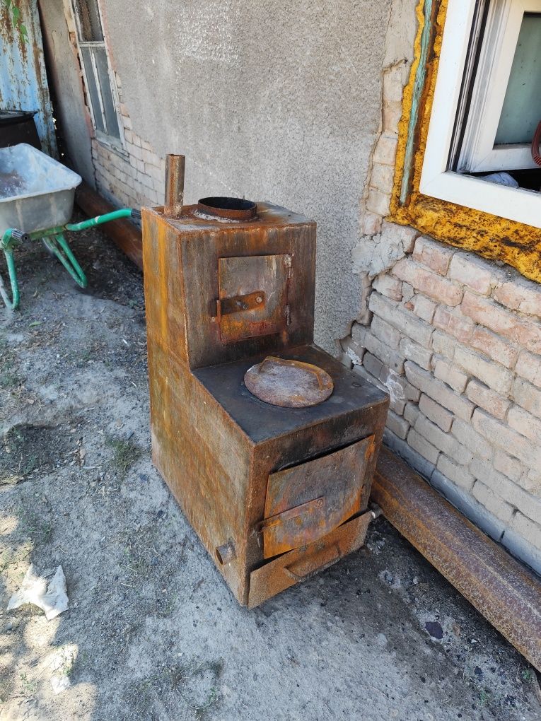Продам Угольный чугунную печку(Сапог)
