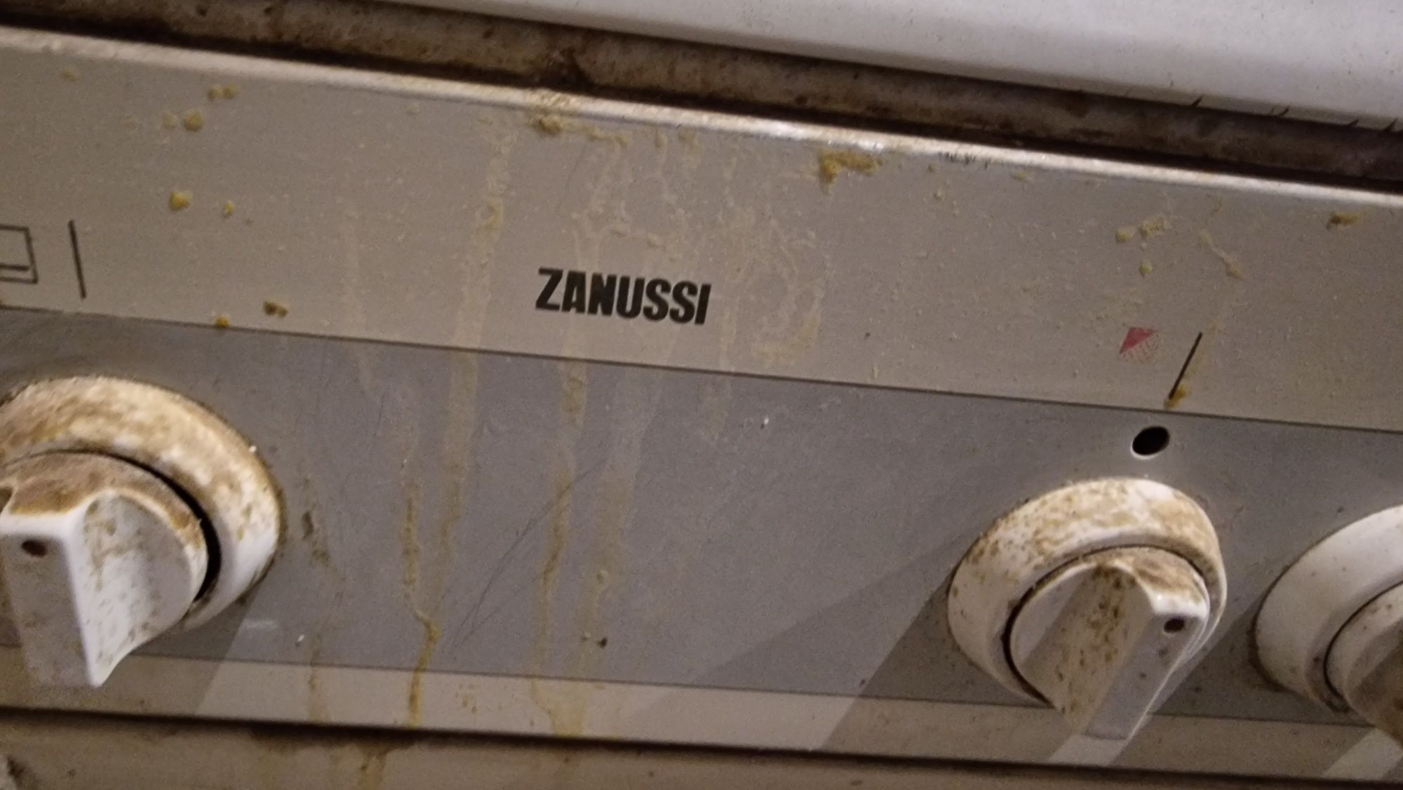 Продам газовую плиту Zanussi