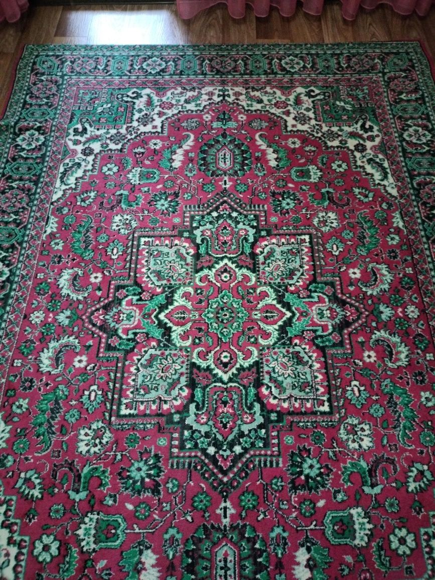 Ковры 2*3 в отличном состоянии