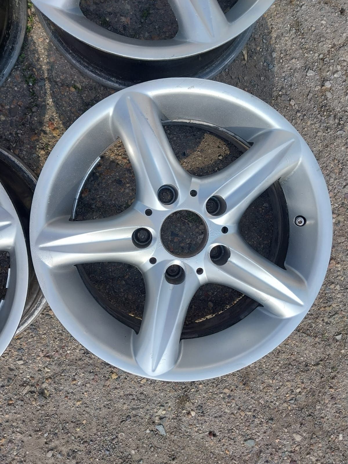 4 диска R15 на BMW. Торга нет.