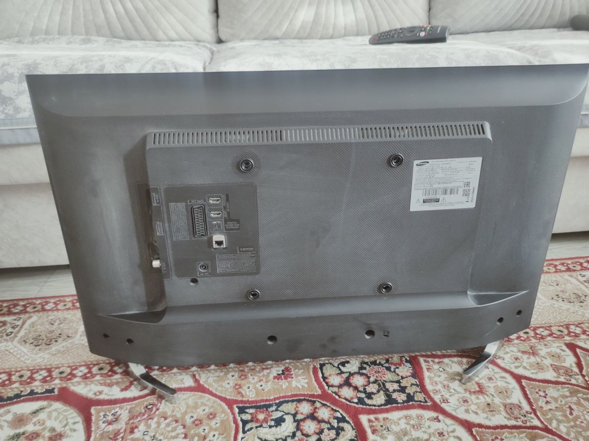 Телевизор Самсунг UE32j4500