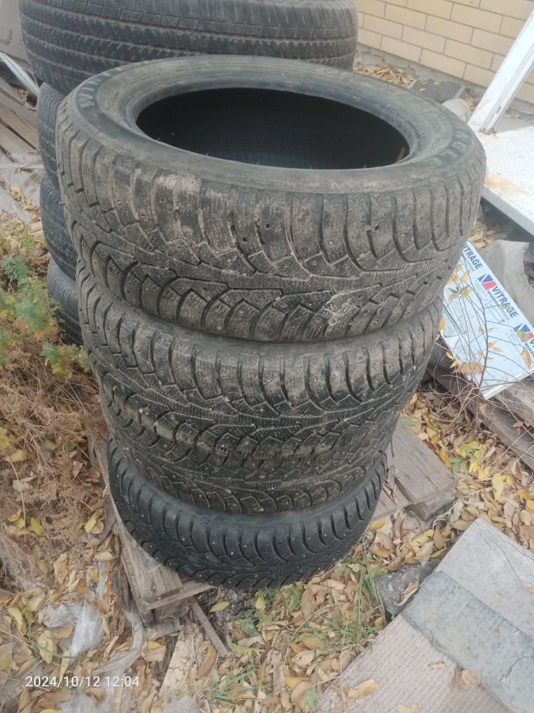 Продам зимние шипованые шины