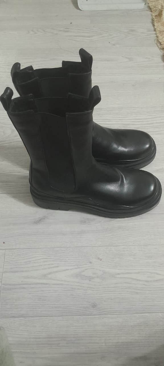 Продам кожаные сапоги