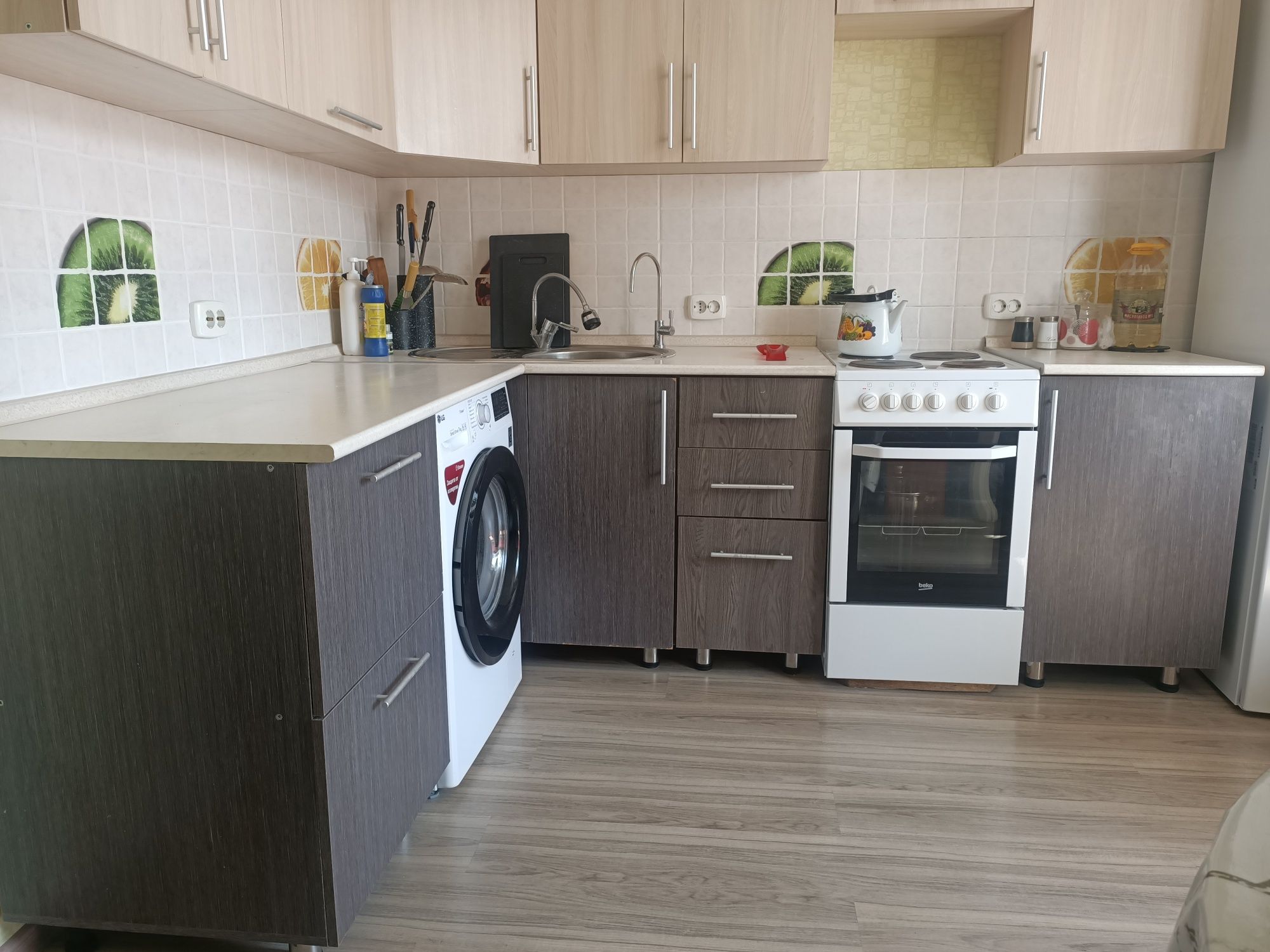 Продам угловой кухонный гарнитур