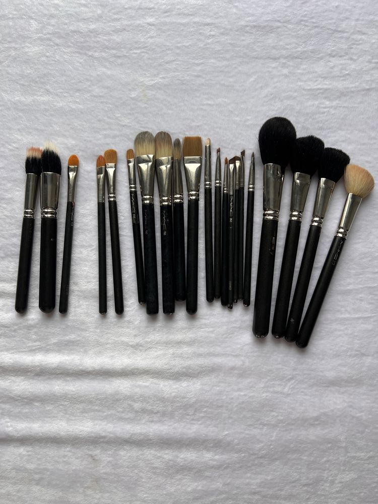 Кисти от Mac и пояс-чехол кожанный для визажиста от Mac. Оригинал