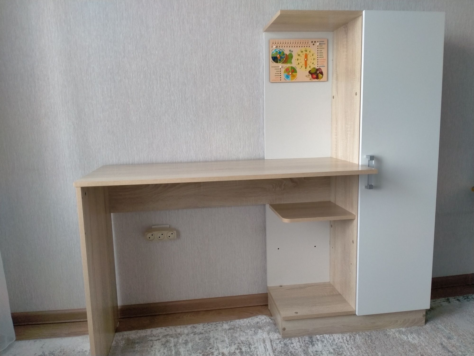 Компьютерный стол MLK Софт, ЛДСП, 145x50x138 см, белый.БУ