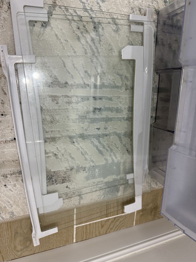 Продам полки для холодильника