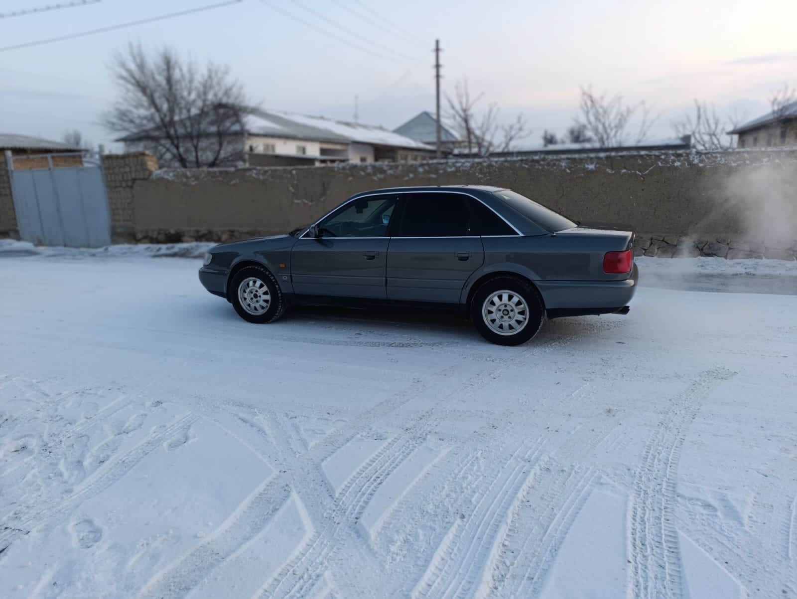 Audi A6 FWD 2.6 V6
