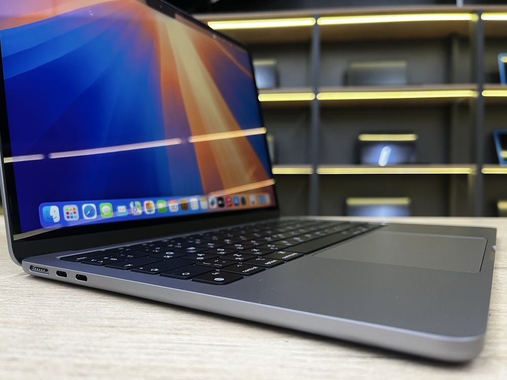 Стильный MacBook Air 13 2022.  -   13.6 2K/Apple M2/8GB/256GB/7 Циклов