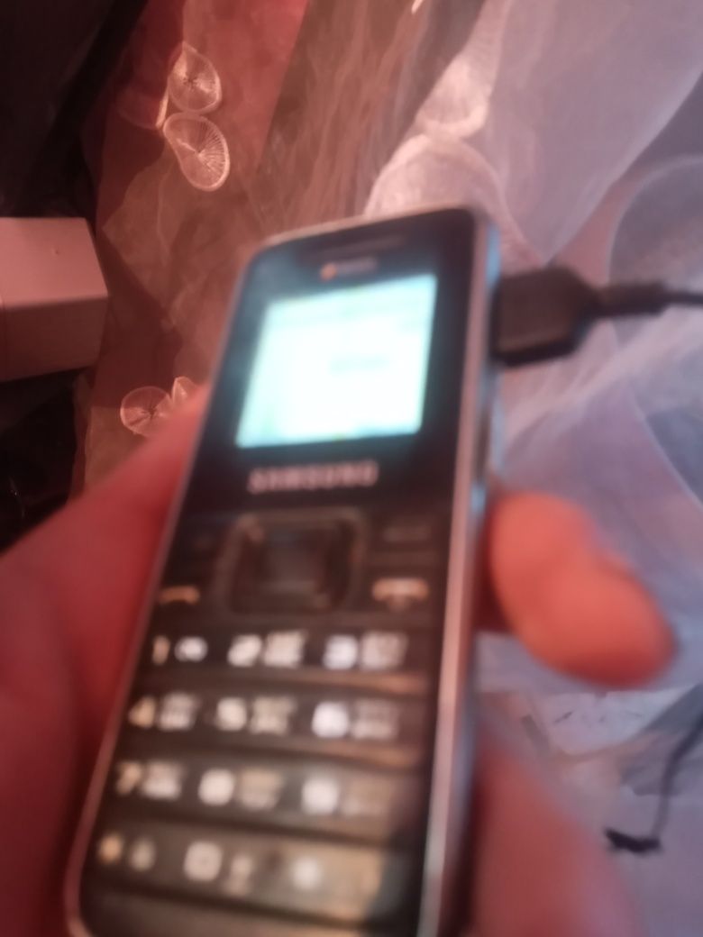 Продам сотовый телефон Samsung кнопочный двухсимковый