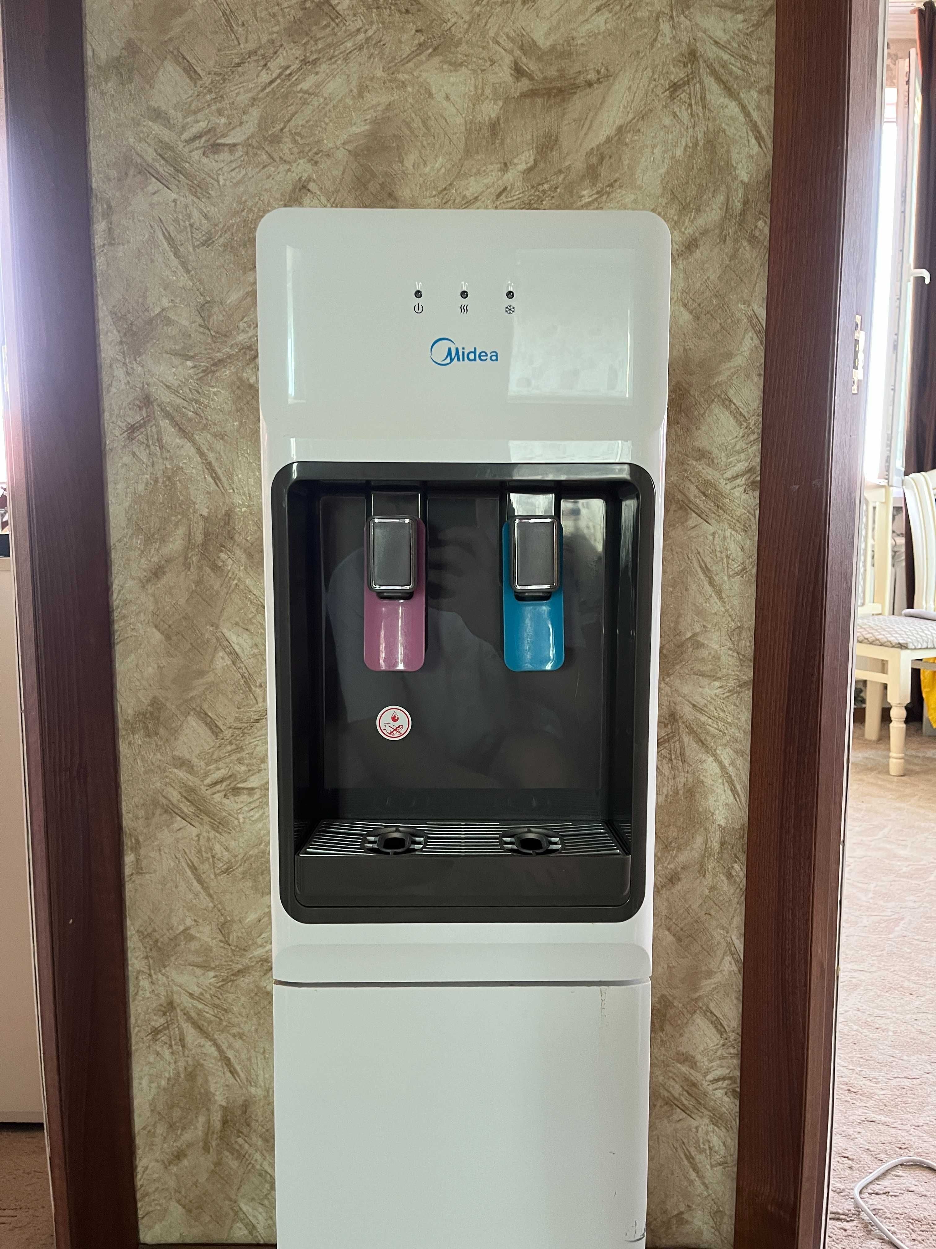 Кулер для воды Midea MK‑40E  охлаждение + горячая вода, тихий