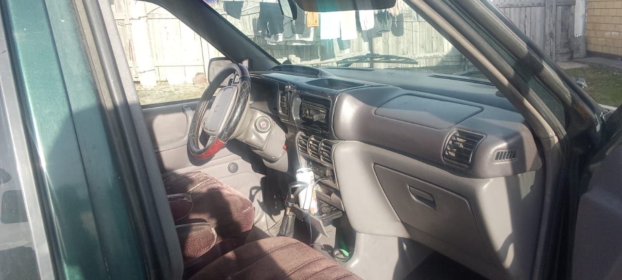 Продам семейный автомобиль