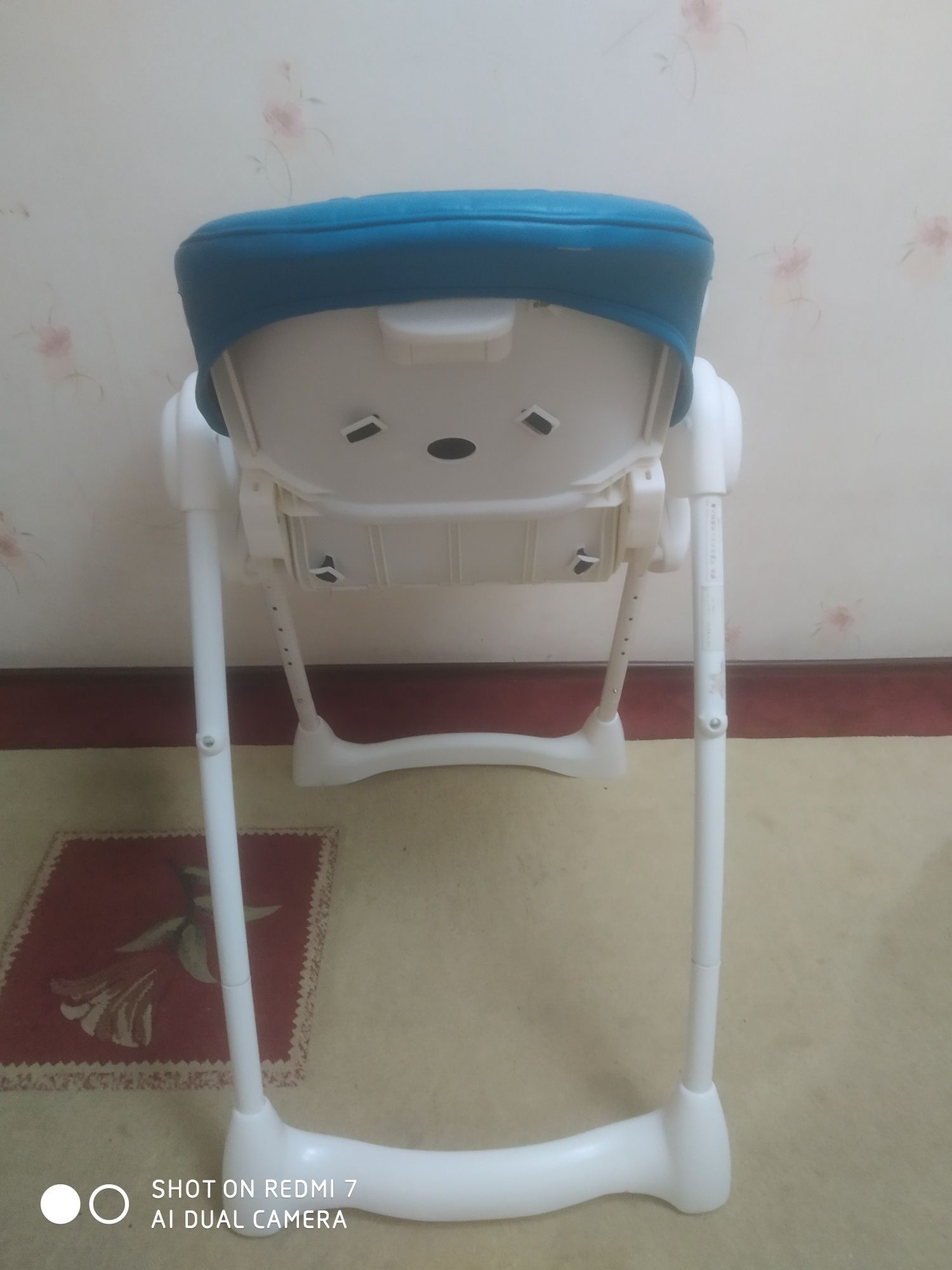 Продам стул для кормления.