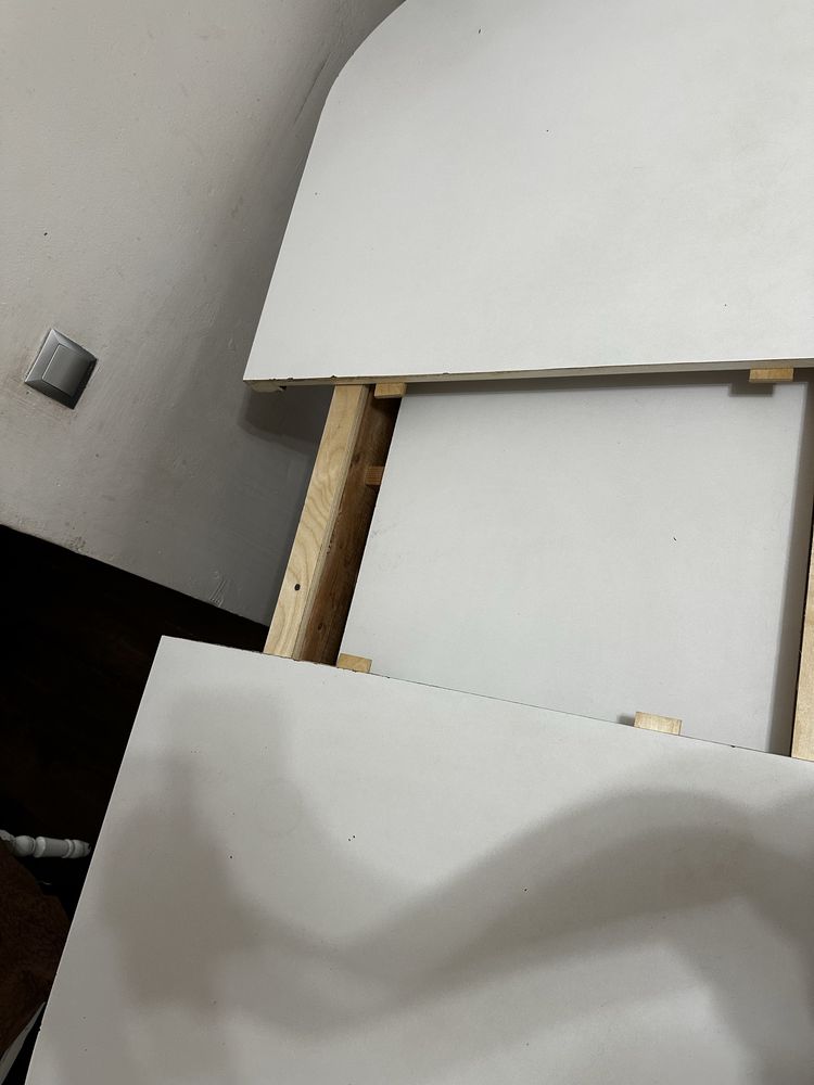 Срочно продам  стол ,белый, обеденный, гостевой