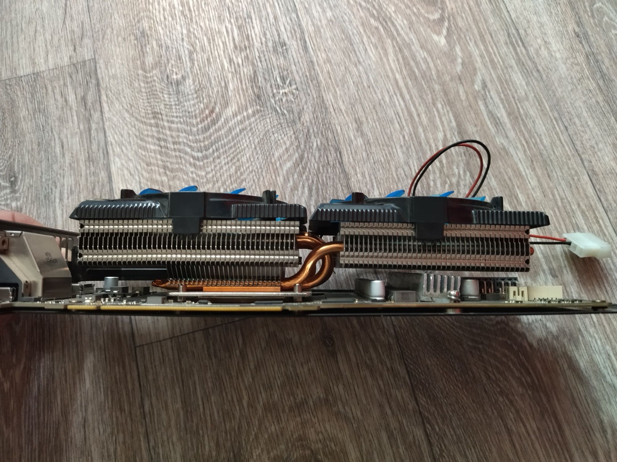 Видео карта R9 390 на 8GB