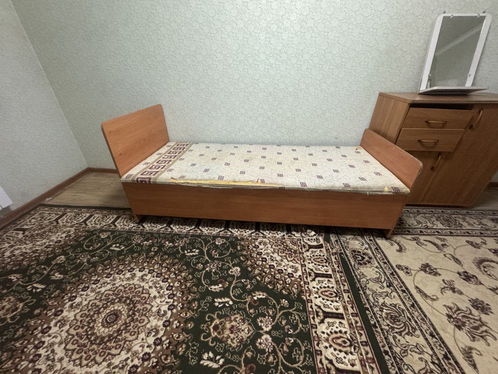 Клем 2 штук Диван 1 штук сатылады астына өте көп зат кетеді