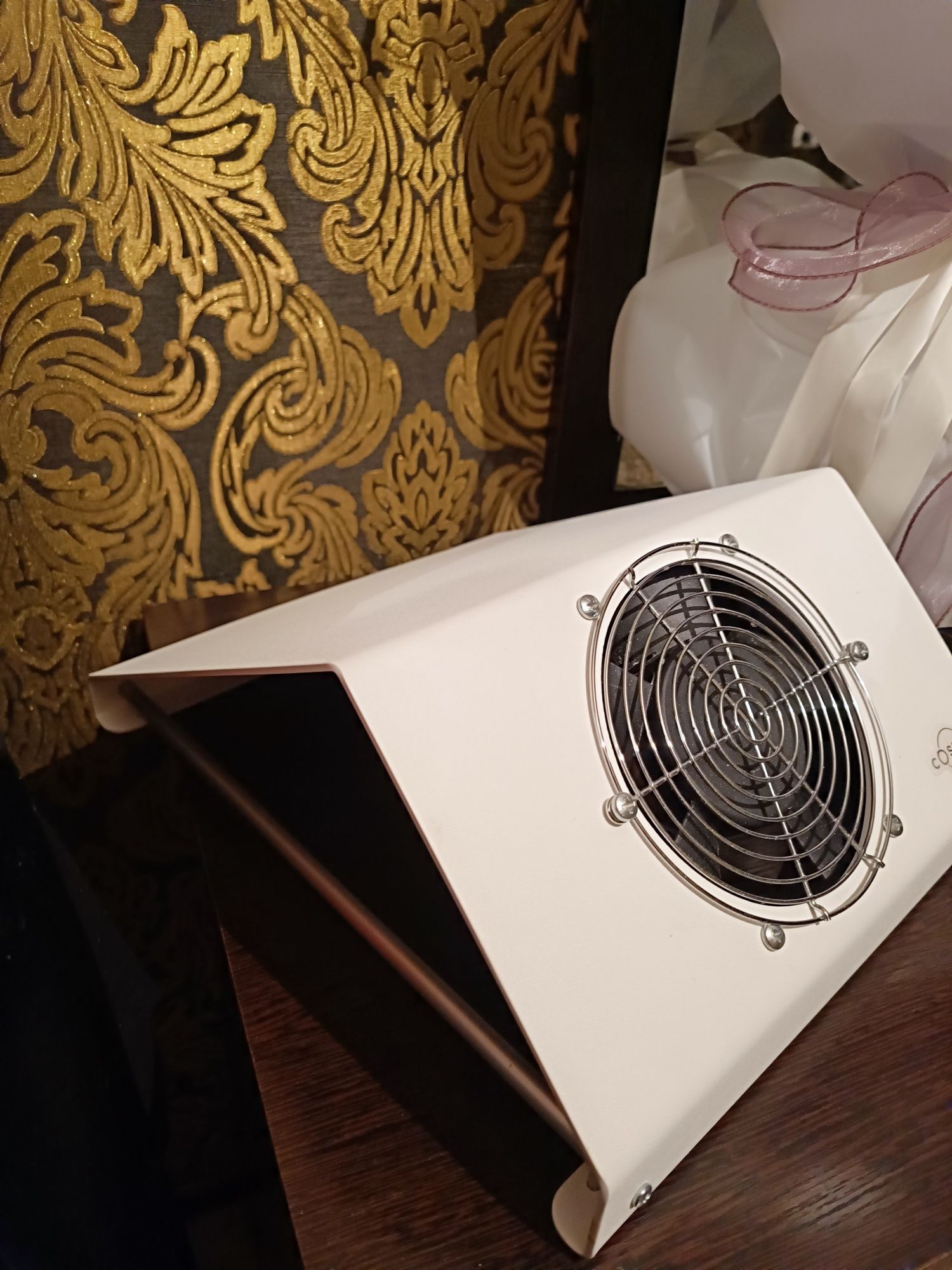 Продам вытяжку, пылесос для маникюра