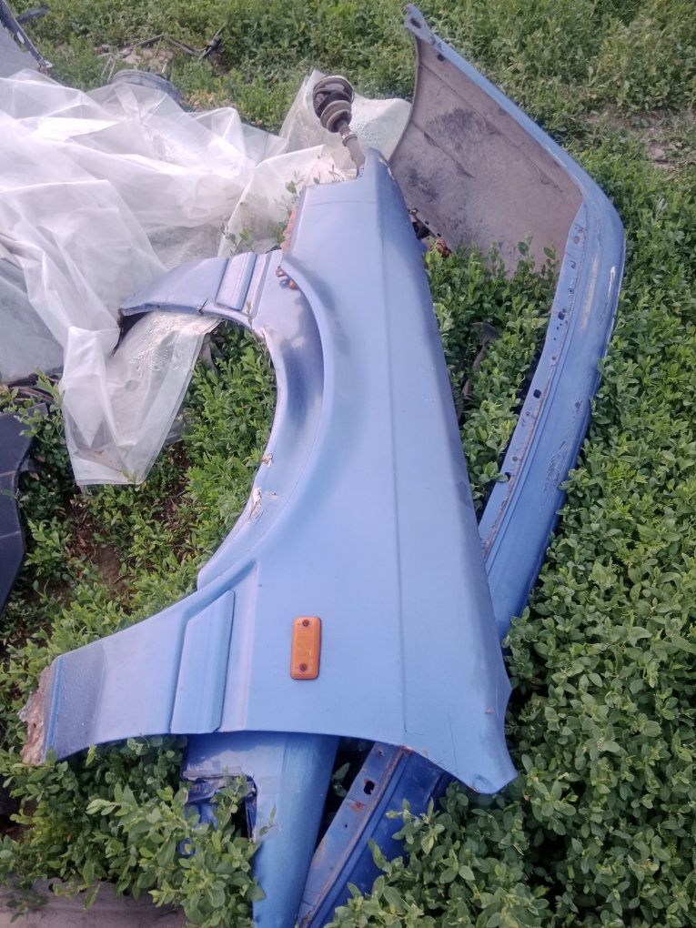 Срочно продам двери на Мазда 626