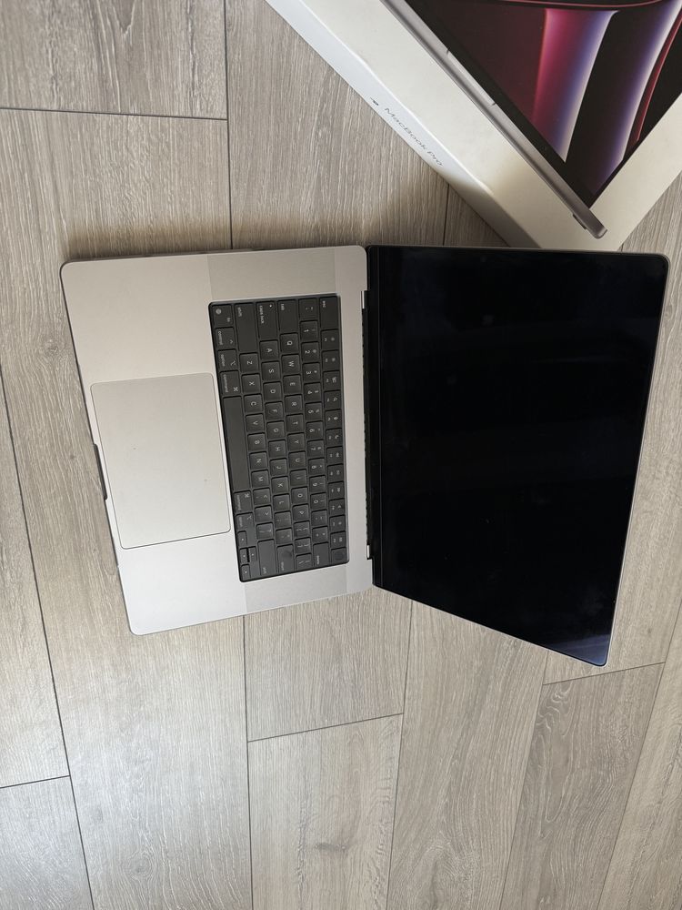Macbook pro 16 m2 2023