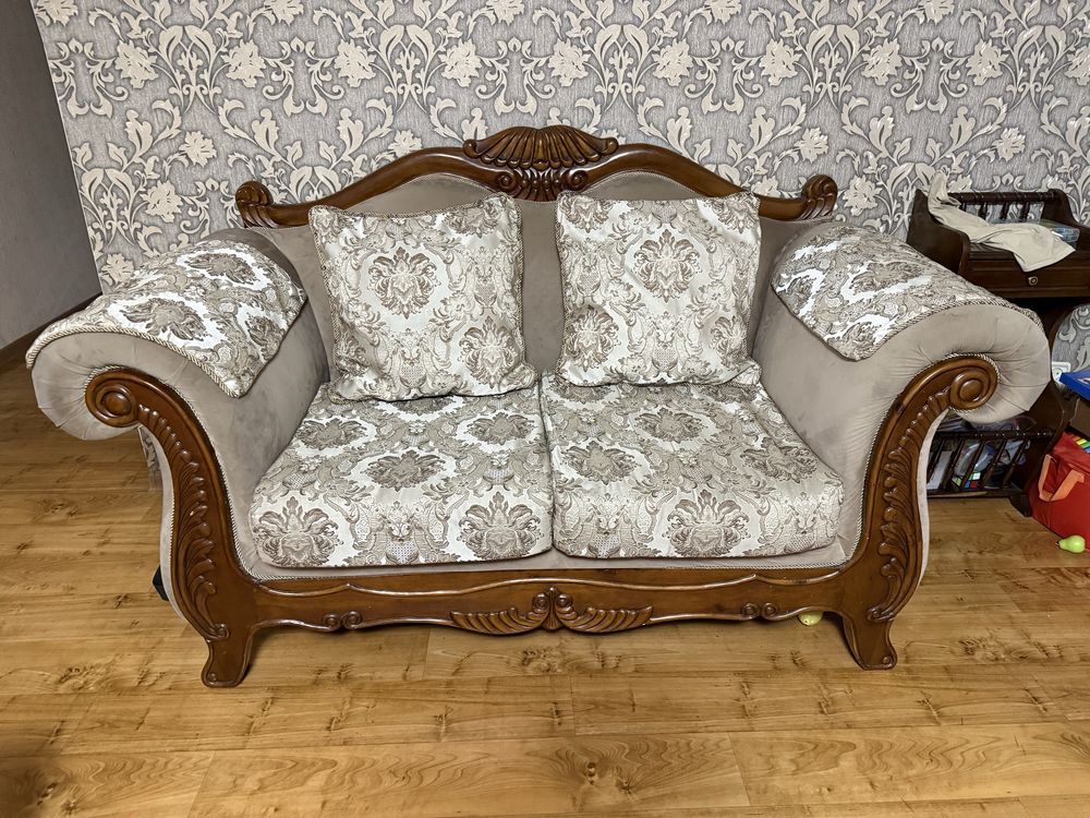 Продам 2 дивана срочно