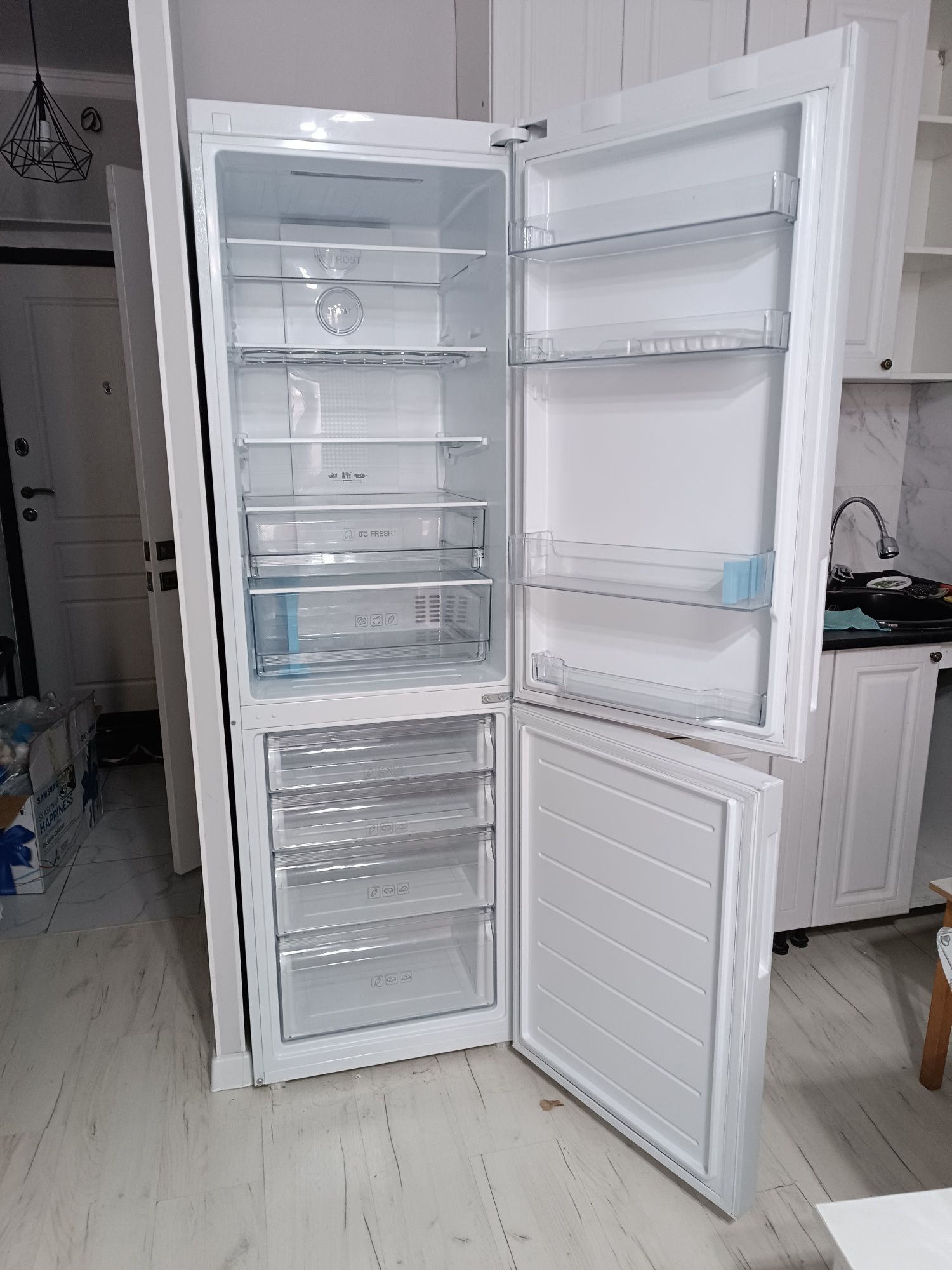 Продам холодильник Haier. Высота 190. Большой вместимости,