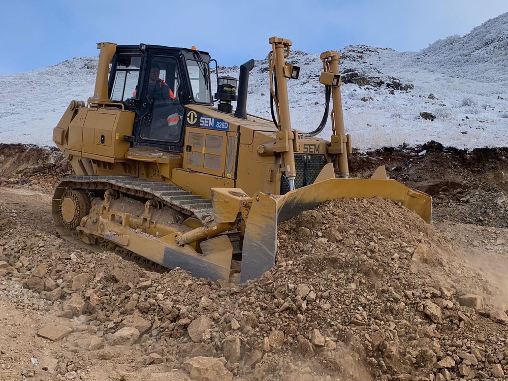 Услуги бульдозера SEM 826D