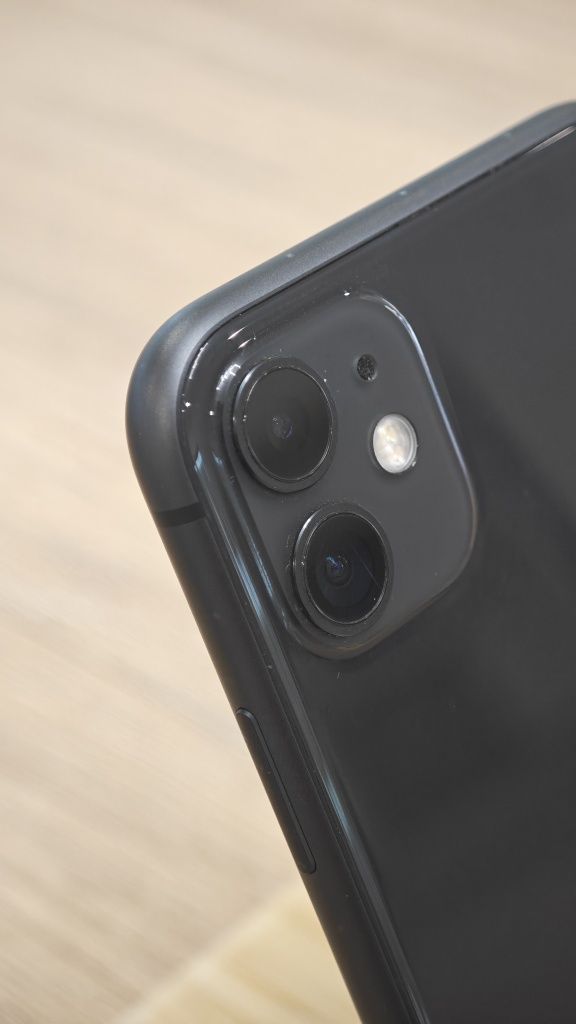 iPhone 11 | Apple Room