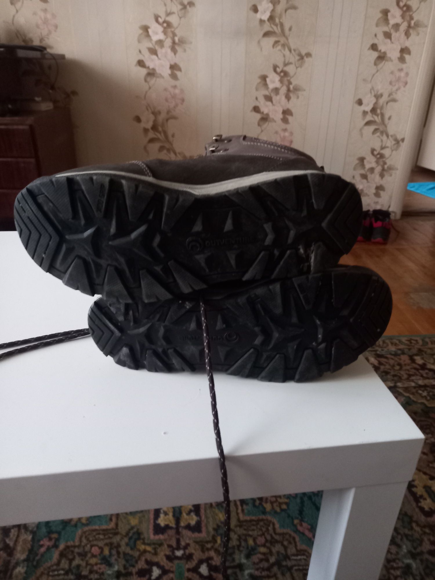 Продам зимние трековые ботинки очень удобные, 41 размер