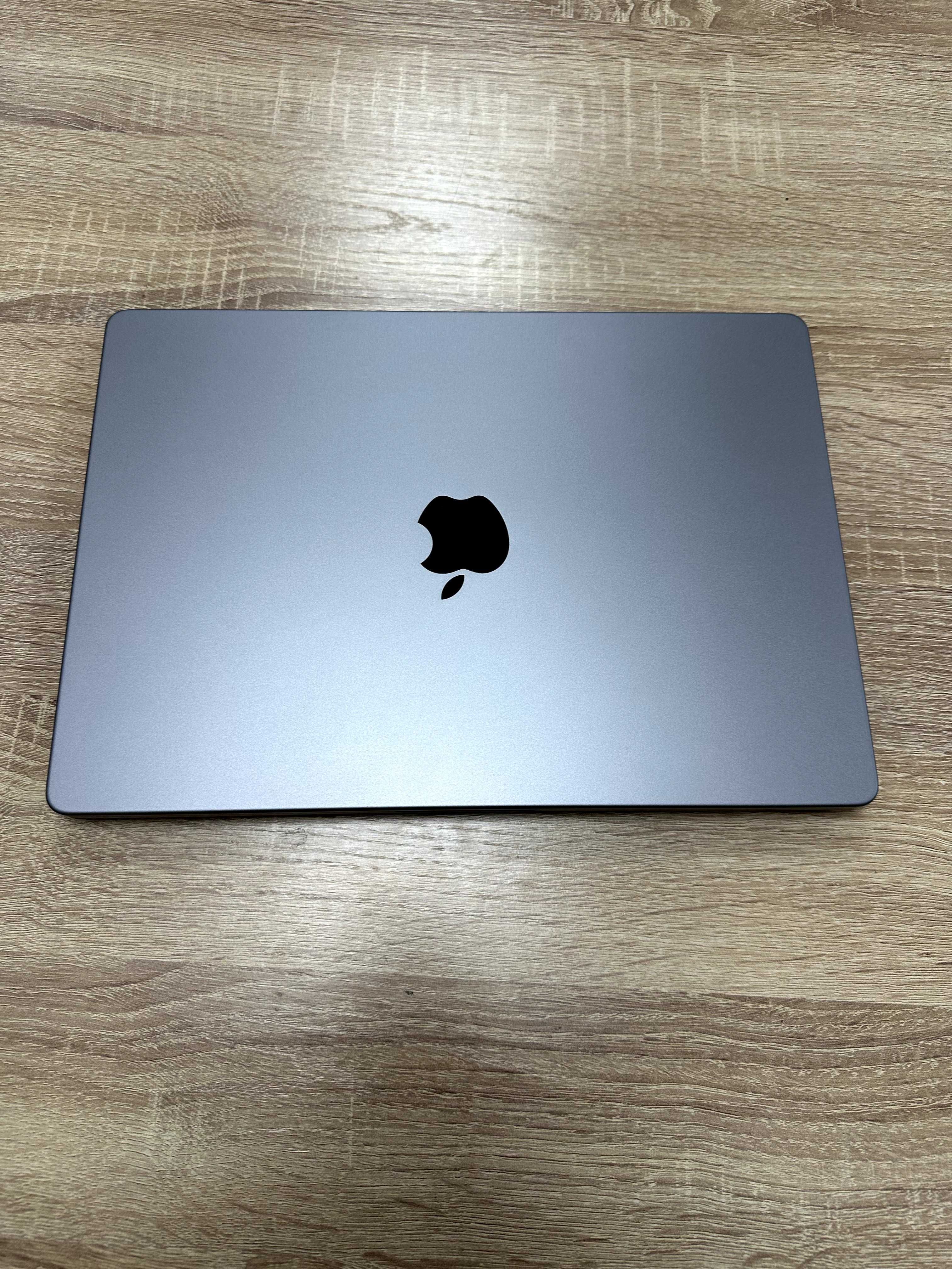 Ноутбук Apple MacBook Pro M2 14.2" / 16 Гб / SSD 512 Гб