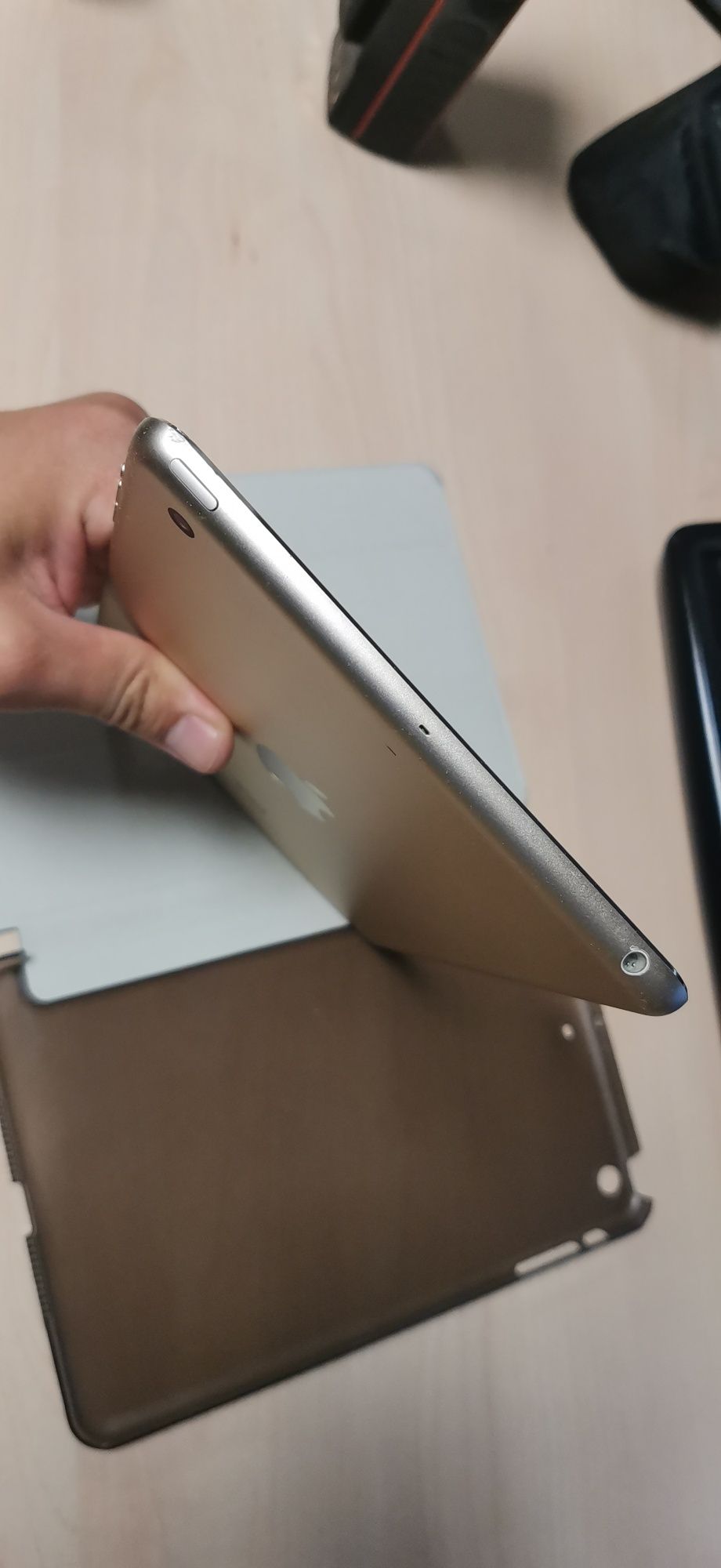 iPad mini 3 64Gb в идеальном состоянии