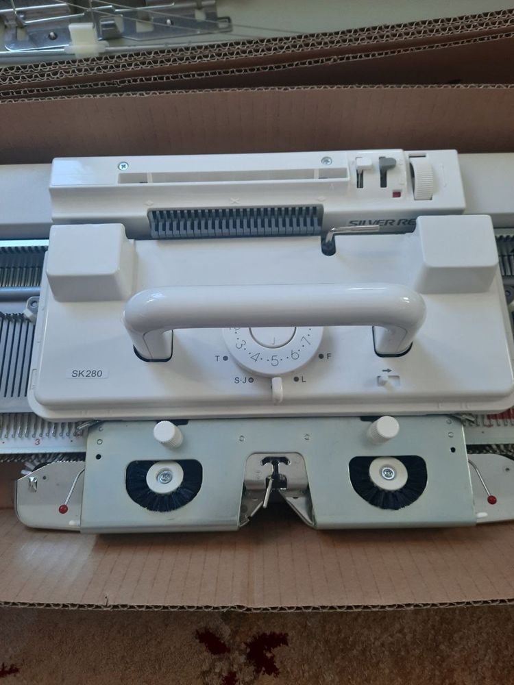 Вязальная машинка Silver Reed 280