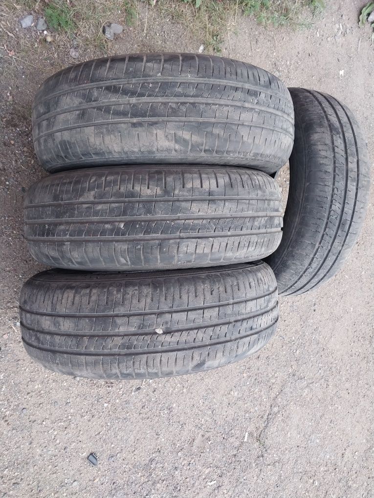 4 шины Dunlop 195 65 R15.