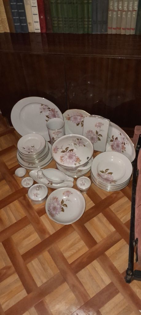 Продам столовый сервиз на 6 персон. Дулевский фарфоровый завод.
