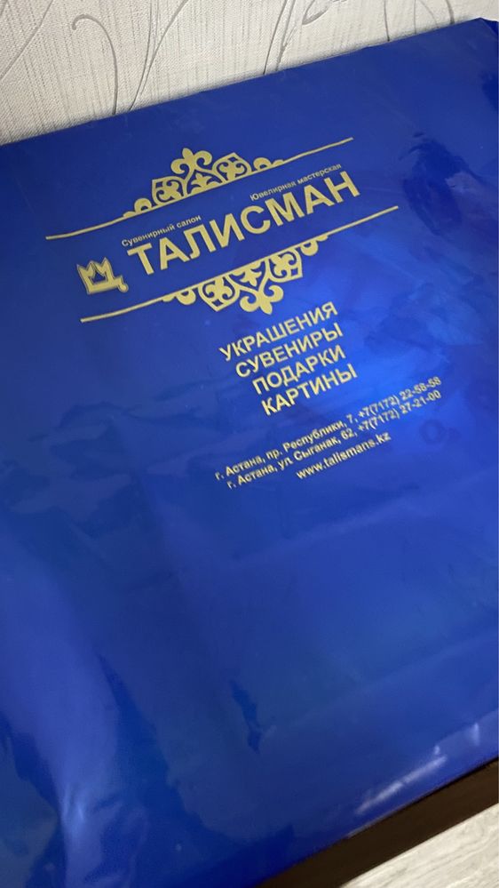 Часы деревянные,оригинальные