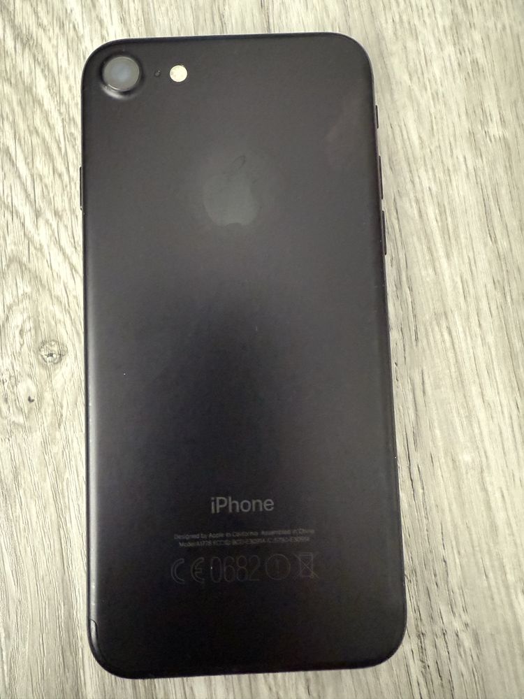 iPhone 7 32 ГБ в идеальном состоянии