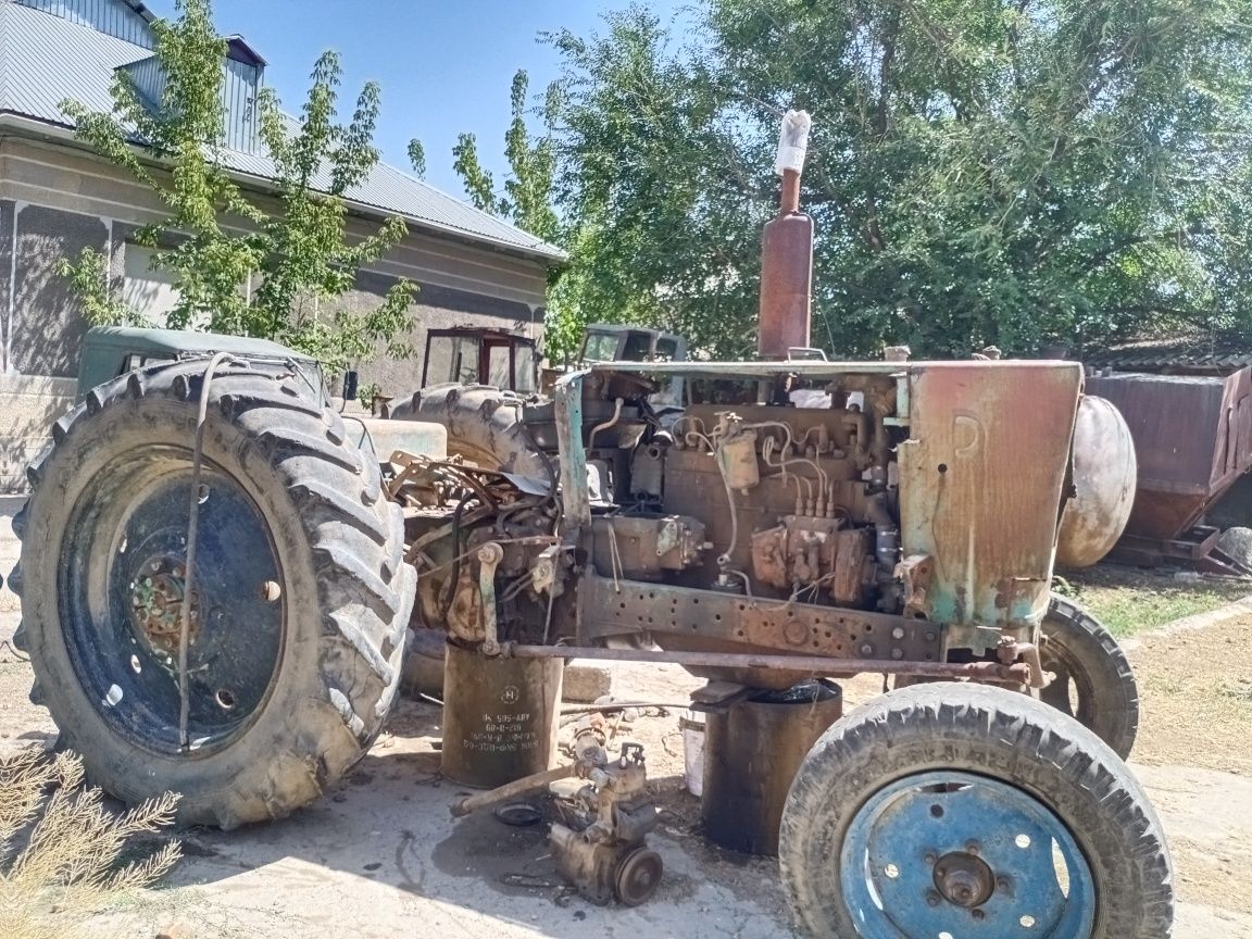 Трактор запчастка