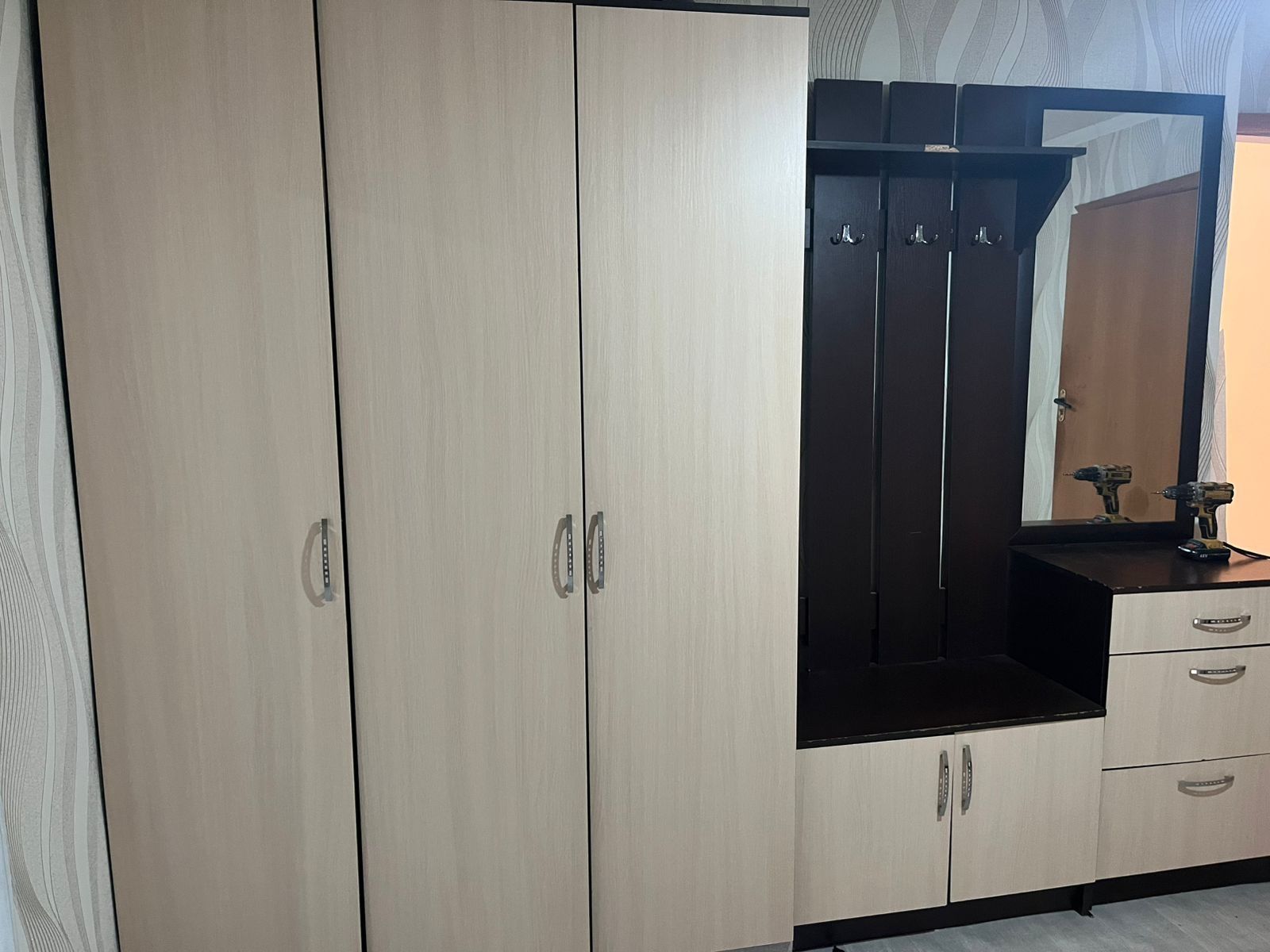 Продам прихожую зону