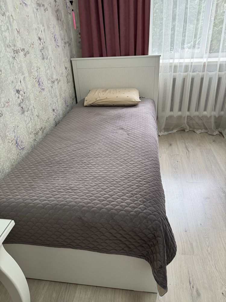 Продам 2 кровати почти новые с ортопедическим матрасом